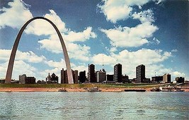 1970&#39;s Gateway Arch &amp; St. Louis Skyline, Missouri - £3.14 GBP