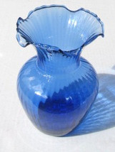Vintage Indiana Glass Blue Glass With Swirl Design &amp; Scalloped Top Vase - £19.65 GBP