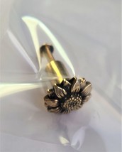 K1074 Vicenza Designs Carlotta Daisy Flower Knob, Large, Antique Gold Italian - £35.31 GBP