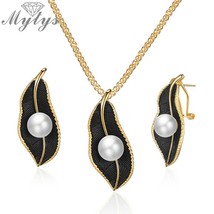 Mytys Pearls On Black Leaf Jewelry Sets For Women Retro Romantic Gold Wire Frame - £20.27 GBP
