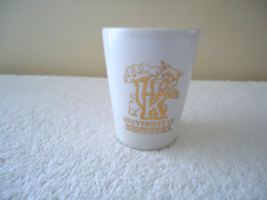 Vintage UK University Of Kentucky Wildcats White &amp; Gold Color Shot Glass - £9.77 GBP