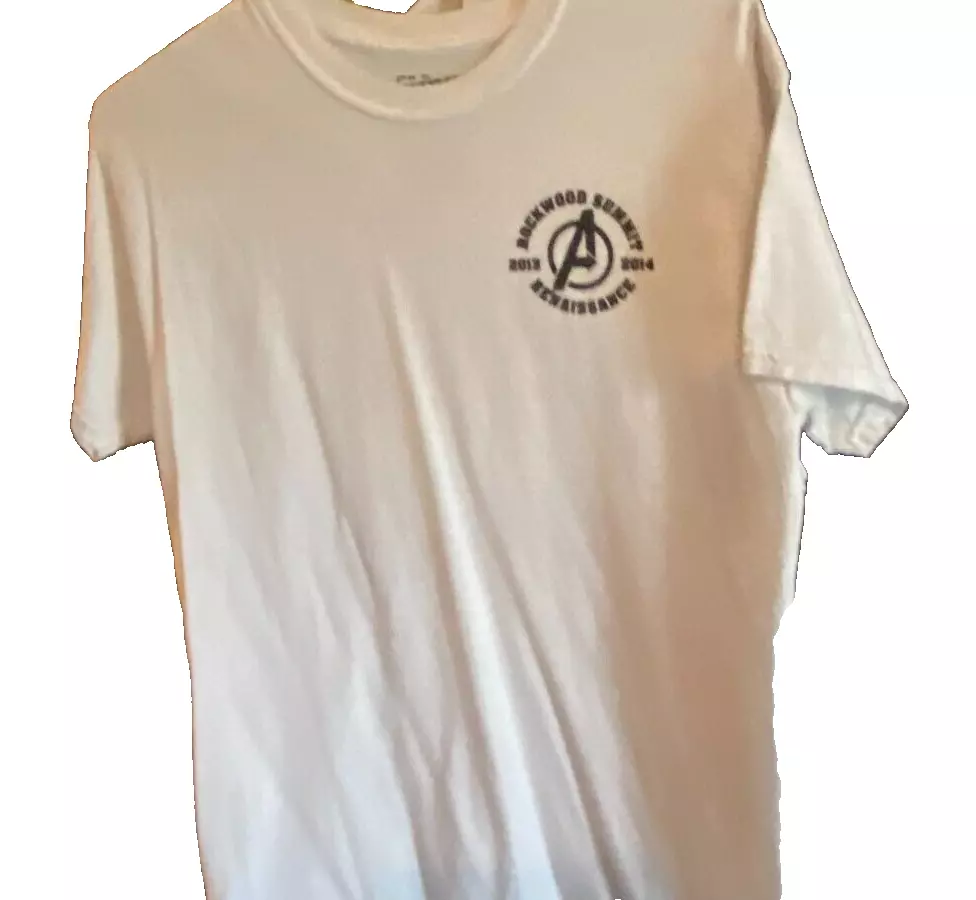 Gildan  T-Shirt Size Medium - $9.56 CAD