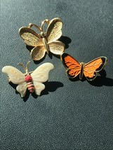 Vintage Lot of 3 Small Orange &amp; Black Enamel Monarch SARAH Signed Goldtone BUTTE - £12.58 GBP