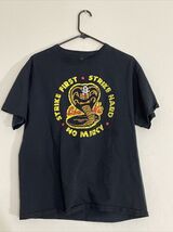 Cobra Kai Logo Karate Kid No Mercy Men&#39;s Black T-Shirt Size L - €10,14 EUR