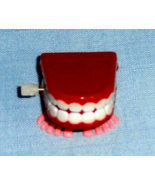 VINTAGE RED COLLECTIBLE WIND UP WORKING WALKING SNAPING CHATTER TEETH - $16.46 CAD