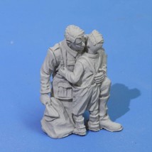 1/35 Resin Model Kit Soldier and little Boy WW2 Unpainted - £7.14 GBP