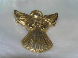 Vintage Small Danecraft Marked Brushed Goldtone Praying ANGEL Pin Brooch – sign - £6.14 GBP