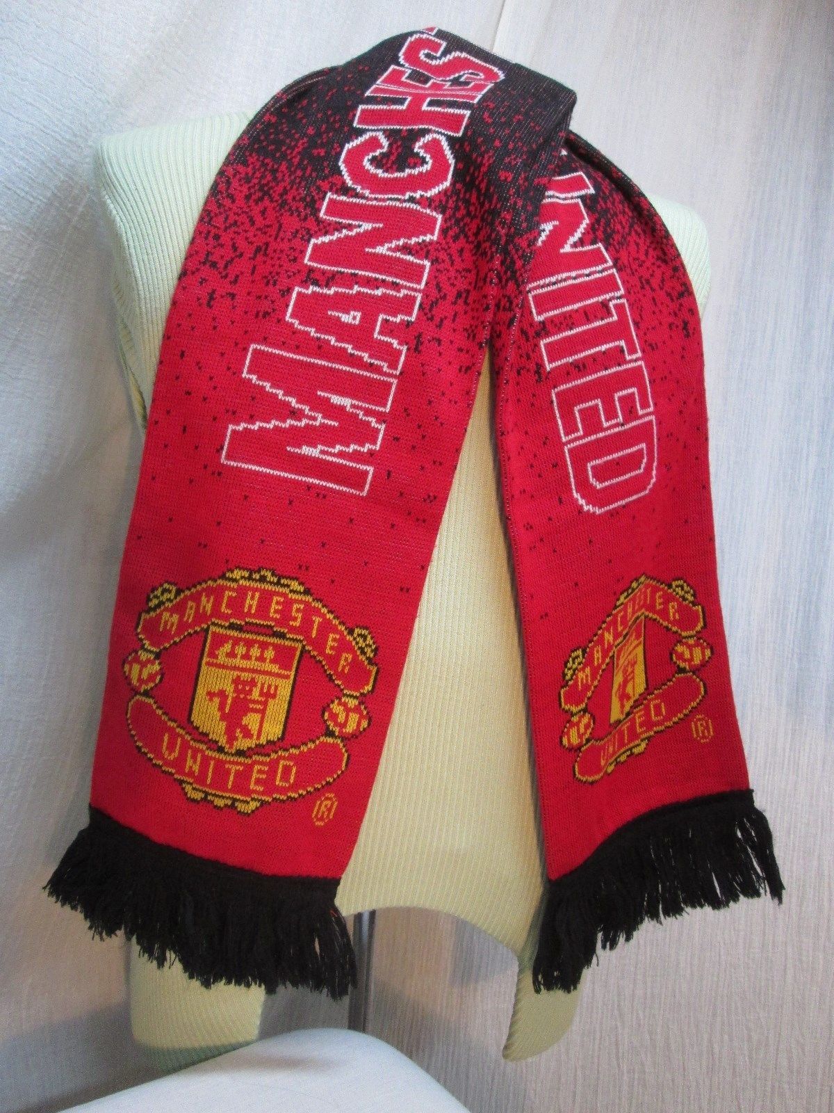 M175c MANCHESTER UNITED SCARF OFFICIAL LICENSED ,100% ACRYLIC 57" X 7" SOCCER - $33.66