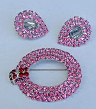 Vintage Pink Red Rhinestone Juliana Style Brooch &amp; Clip Earrings Estate ... - £59.43 GBP