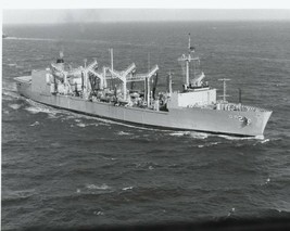 USS MILWAUKEE 8X10 PHOTO AOR-2 NAVY US MILITARY REPLENISHMENT OILER PICT... - £3.88 GBP