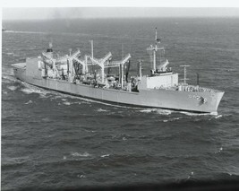 USS MILWAUKEE 8X10 PHOTO AOR-2 NAVY US MILITARY REPLENISHMENT OILER PICT... - £3.94 GBP