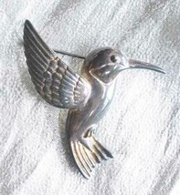 Elegant Dark Silver-tone Hummingbird Brooch 1960s vintage 2&quot; - £9.63 GBP