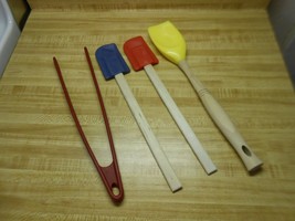 LeCreuset silicone spatula and revolutionary silicone spoon and tongs Lo... - $24.95