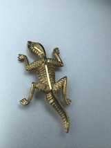 Vintage Small Goldtone Salamander Lizard w Green Rhinestone Eye Figural Brooch  - £10.46 GBP