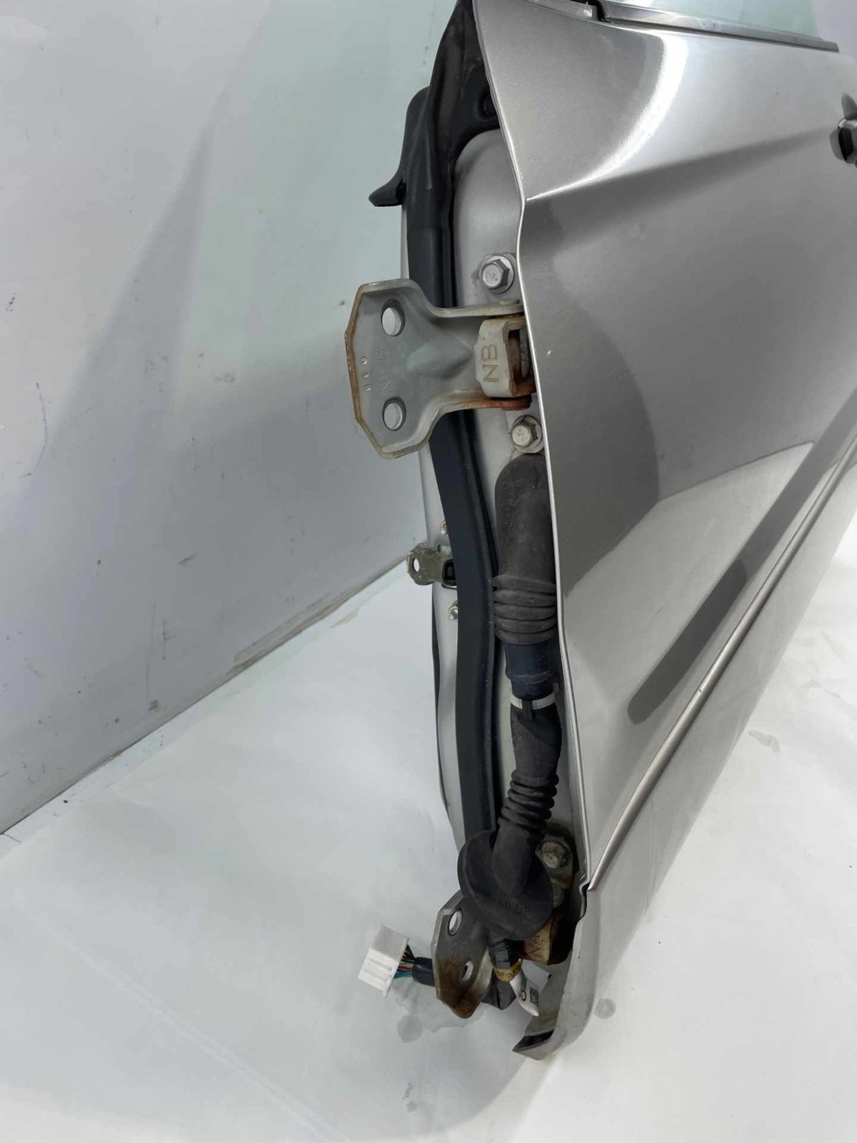 2006-2008 Subaru Forester LH Driver Front Door Assembly W/ Glass & Panel Scratch Item image 9