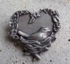 Birds &amp; Blooms 2004 Gray Silver Tone Pewter Heart Shaped Nesting Bird Pin Brooch - £15.86 GBP