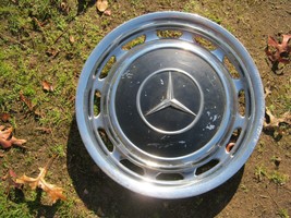 1969 to 1983 Mercedes Benz 240D 450 SEL Pagoda hubcap dark blue scratched - £44.47 GBP