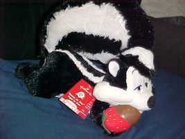 Talking Pepe Le Pew Sweet On You With Tags and Strawberry From Hallmark  - £77.31 GBP