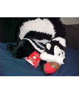 Talking Pepe Le Pew Sweet On You With Tags and Strawberry From Hallmark - $1,862.11 MXN