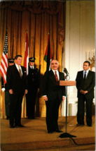 King Hussein and Egyptian President Hosni Murbarak with President Ronald Reagan - £4.36 GBP