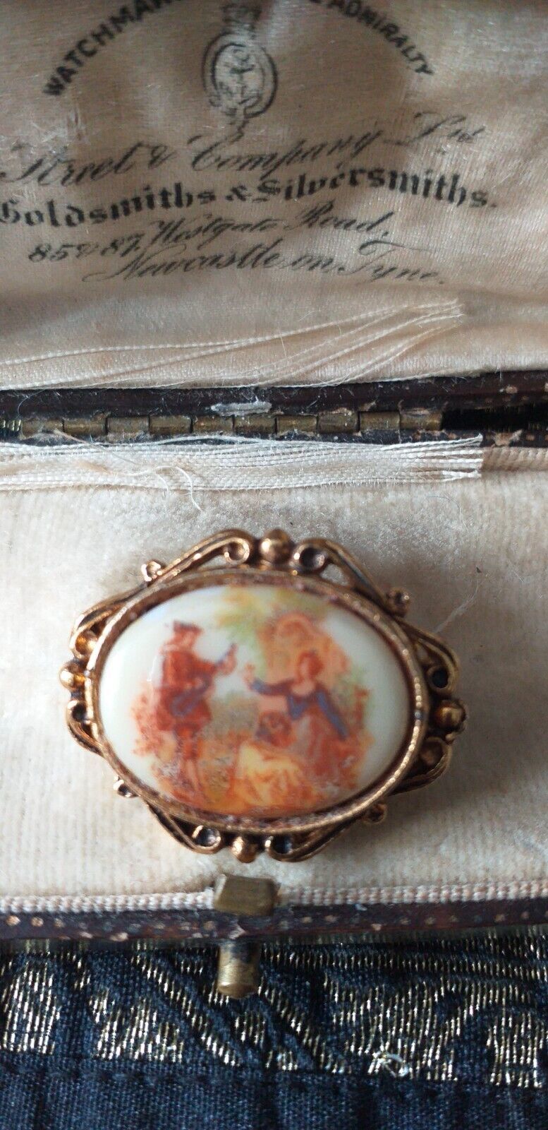 VINTAGE Small Goldtone Framed Glass Printed Fragonard Courting Couple BR... - $31.68