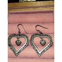 Gorgeous pair of dangly vintage heart earrings - £13.93 GBP