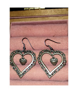 Gorgeous pair of dangly vintage heart earrings - $17.82