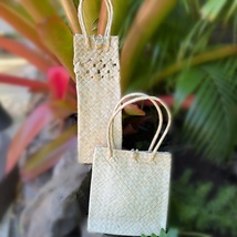 da Hawaiian Store Hand-Woven Hala Gift Bag with Handles and Closure 2 Pa... - $19.99