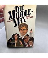 The Middleman By David Chandler 1981 HC/DJ  First Edition - $450.39 MXN