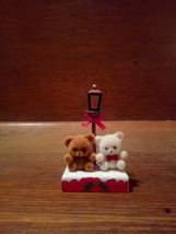 Teddy Bears , Lamp Post , Enesco 1985 Christmas Decoration - £3.19 GBP