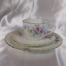 Unmarked White Floral Teacup, Saucer, and Luncheon Plate # 22461 - £27.93 GBP