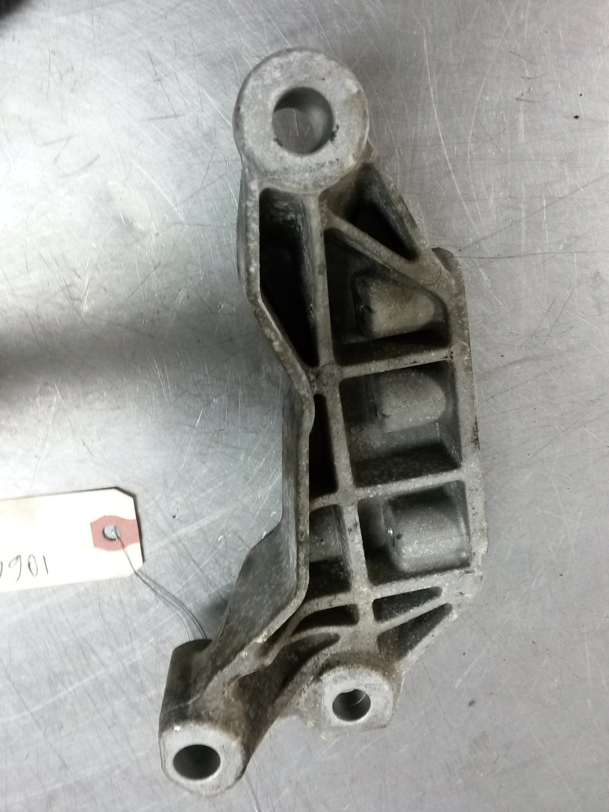 Motor Mount Bracket For 10-12 Chevrolet Malibu  2.4 15854396 - $34.60