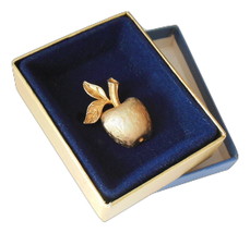 Avon Vintage Apple Brooch Jewelry Ladies Fruit Pin Gold Tone Metal Signed - £4.78 GBP