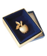 Avon Vintage Apple Brooch Jewelry Ladies Fruit Pin Gold Tone Metal Signed - £4.75 GBP