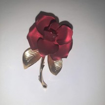 Beautiful Vintage Cerrito Red Rose Gold Stem &amp; Leaves Etched Detail 3-D Brooch - £15.46 GBP