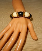 Vintage black, white, &amp; gold tone faux bead bangle bracelet - £9.59 GBP