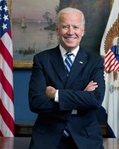 Vice President Joe Biden smiling portrait standing by American flags 8x10 photo - £7.76 GBP
