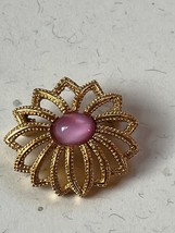 Estate Small Monet Signed Goldtone Flower w Open Petals &amp; Oval Pink Moonglow Cen - $11.29