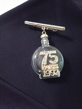 VINTAGE PIN BROOCH FRENCH BAR PIN W/ JEWELLED BOTTLE SAYS 75 PARIS 1992 - £25.57 GBP