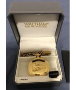 Waltham locomotive train  engraving pocket watch witch calendar feature - $2,610.55 MXN