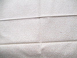 Fabric Concord Tiny Raspberry Buds on a Pale Tan Fat Qtr Sew Quilt Craft $2.95 - £2.34 GBP
