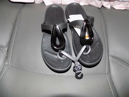 Crocs Sanrah Beveled Flat Shoe W/Charcoal/Black Relaxed Fit Size 4 Women... - £29.17 GBP
