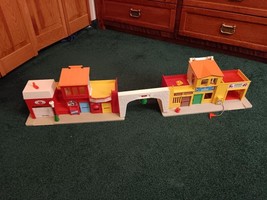 Vintage 1973 FISHER PRICE Little People Play Family Village Main Street ... - $37.62