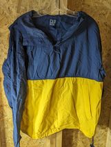 Gap ladies petite small 100% nylon windbreaker - $14.85