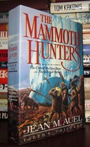 Auel, Jean M. The Mammoth Hunters 1st Edition 1st Printing - £121.79 GBP