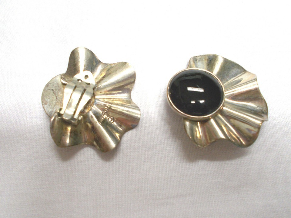 VINTAGE BIG ROUND ONYX CURVY FAN DESIGN SIGNED STERLING SILVER CLIP ON EARRINGS Item image 3