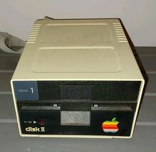 Vintage Apple Disk II Floppy Drive A2M003 – Untested – Sold As-Is - $741.67 MXN