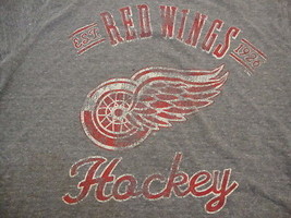 NHL Detroit Red Wings National Hockey League Fan Soft Distressed Gray T ... - £13.15 GBP