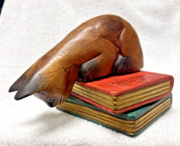 Folk Art Kitten Cat Looking Over 2 Books Statue Figure Carved Wood 4 1/4... - $36.14