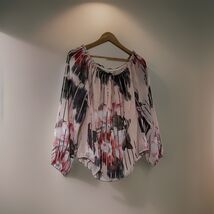 White House Black Market Floral Blouse Women’s Medium Valentine’s Day Sp... - $13.00